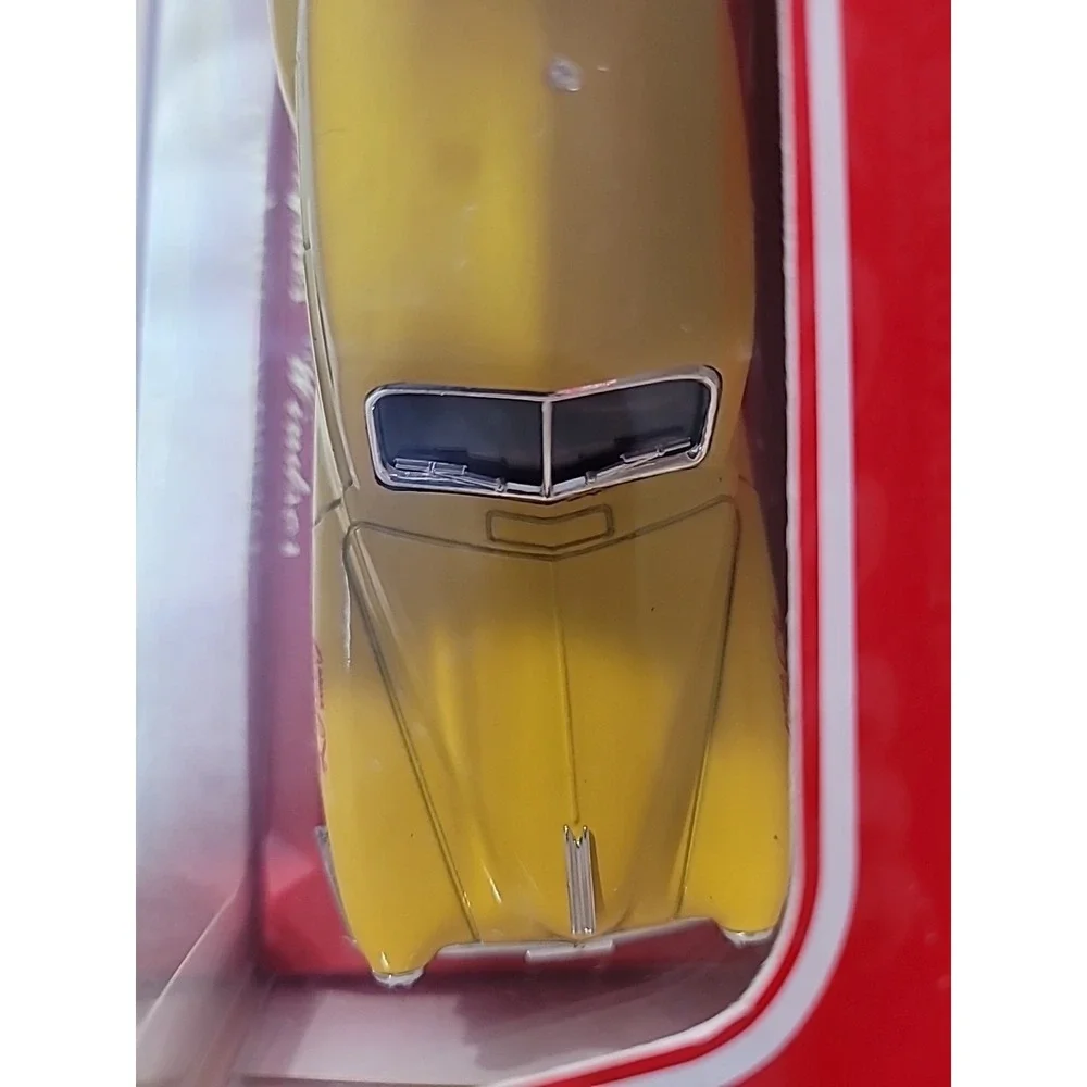 Coca-Cola 1948 CHRYSLER Windsor 1/43 scale Diecast NIB‎